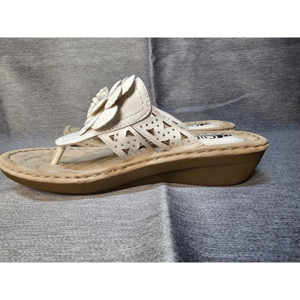 Cliffs by White Mountain Sz 8M Cynthia Faux Leather Thong Sandals White Comfort - Picture 7 of 8